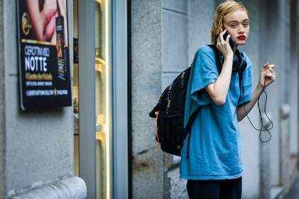 atmosphere details, AUTUMN WINTER 2016-2017, AW 16-17, backpack, black bag, blue t shirt, detail, FALL WINTER 2016-2017, fashion week, frenchystyle, FW, FW 16-17, headphones, horizontal, iphone, jonathan paciullo, LFW, LONDON, MENSWEAR, model, natural, oversize, red lips, Rhiannon McConnell, short hair, skincare, street style