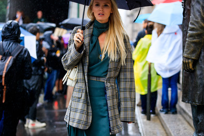 checked, emerald, graphic jacket, green dress, grey jacket, kate davidson hudson, leather bag, necklace, plaid, printed jacket, umbrella, white bag, street style, jonathan paciullo, FW, frenchystyle, fashion week, NYFW, NEW YORK, SPRING SUMMER 2019, SS 19, atmosphere details, horizontal, detail