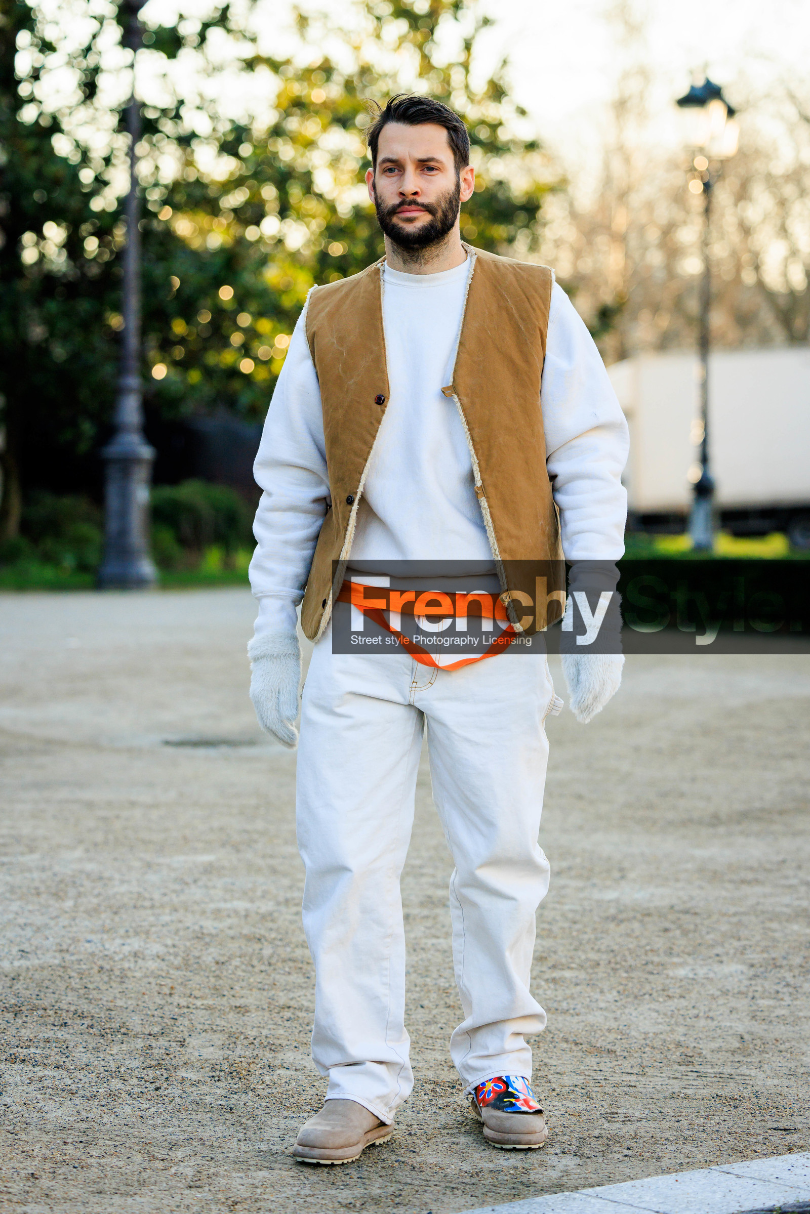 white sweatshirt, white trousers, orange tshirt, brown vest, sleeveless vest, white gloves: grey shoes, sporty look, fashion week, frenchystyle, FW, jonathan paciullo, street style, PARIS, PFW, SPRING SUMMER 2022, SS 22, full length, vertical, simon jacquemus