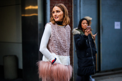 graphic jacket, pink fur, pink jacket, printed jacket, sleeveless, white sweater, street style, jonathan paciullo, FW, frenchystyle, fashion week, NYFW, NEW YORK, AUTUMN WINTER 2018-2019, AW 18-19, FALL WINTER 2018-2019, FW 18-19, atmosphere details, horizontal, detail, olivia palermo