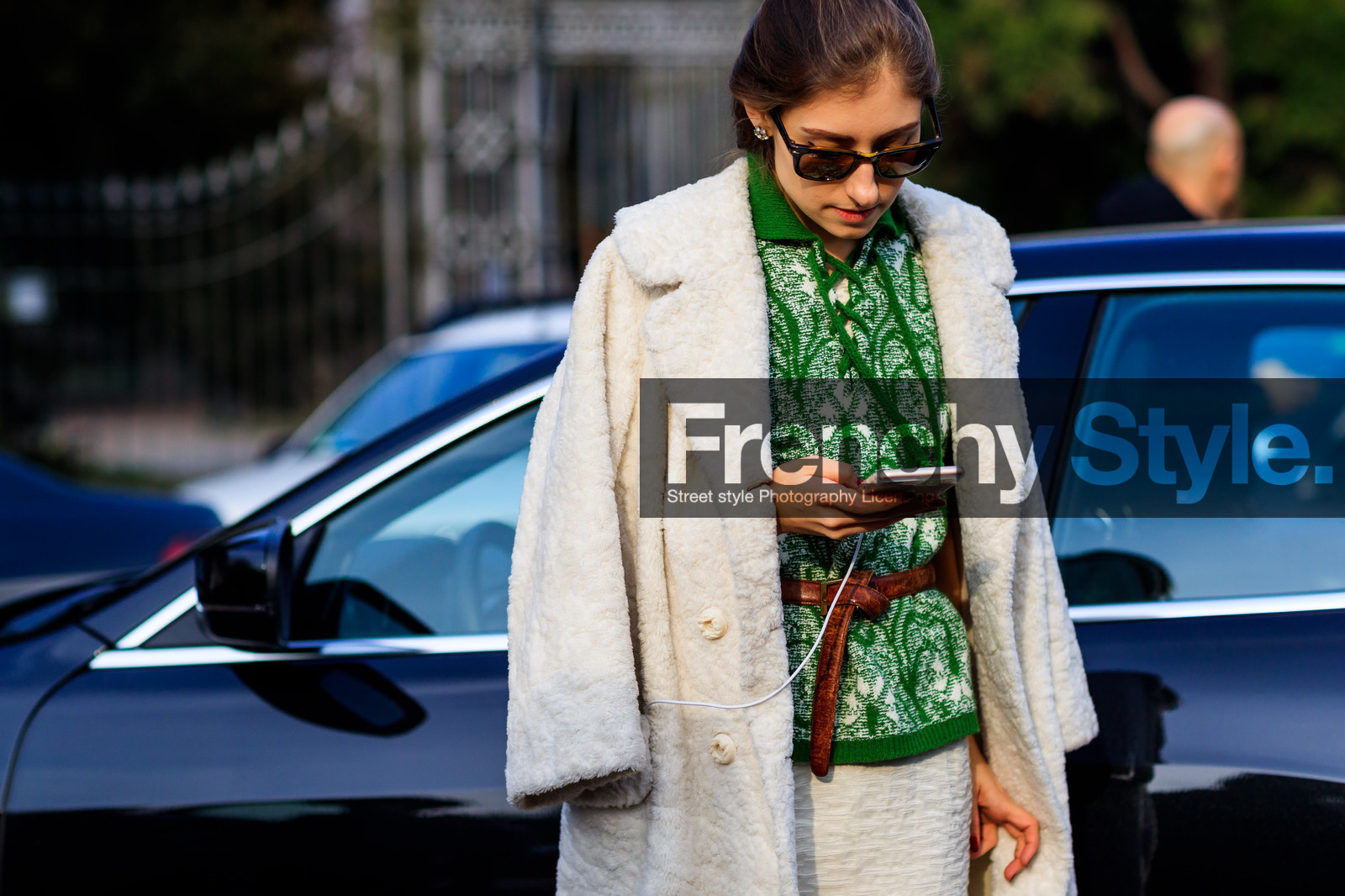 atmosphere details, AUTUMN WINTER 2017-2018, AW 17-18, beige coat, beige fur, brown belt, detail, FALL WINTER 2017-2018, fashion week, frenchystyle, Fur coat, FW, FW 17-18, green sweater, horizontal, jenny walton, jonathan paciullo, leather belt, MFW, MILAN, street style, sunglasses