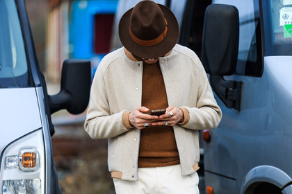 atmosphere details, AUTUMN WINTER 2016-2017, AW 16-17, beige jacket, brown hat, brown sweater, detail, FALL WINTER 2016-2017, fashion week, fedora, frenchystyle, FW, FW 16-17, horizontal, iphone, jonathan paciullo, LFW, LONDON, MENSWEAR, rings, street style, teddy jacket