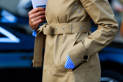 atmosphere details, AUTUMN WINTER 2017-2018, AW 17-18, beige coat, detail, FALL WINTER 2017-2018, fashion week, frenchystyle, FW, FW 17-18, gingham, horizontal, jonathan paciullo, MFW, MILAN, street style, trench coat