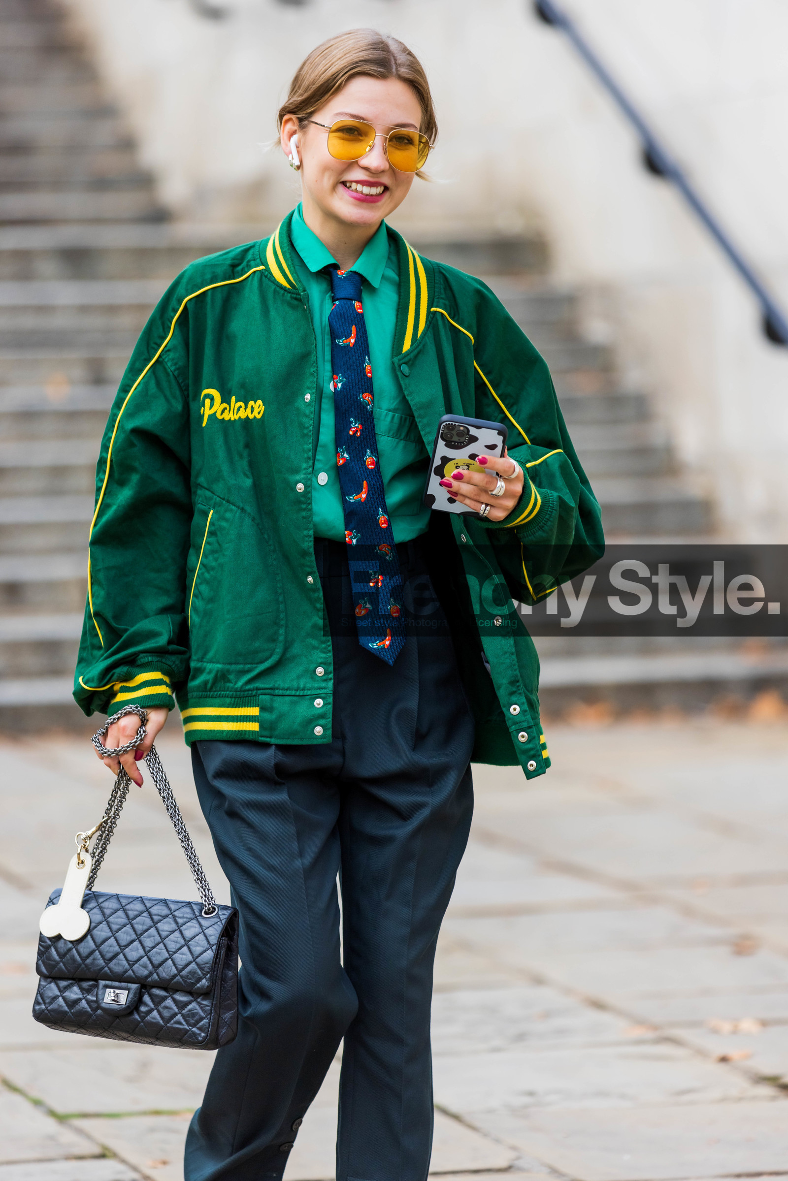 chanel, chanel bag, bomber jacket, jacket, green, tie, trousers, flared pants, print, sunglasses, fashion week, frenchystyle, FW, jonathan paciullo, street style, SS 22, SPRING SUMMER 2022, LFW, LONDON, vertical, atmosphere details, detail