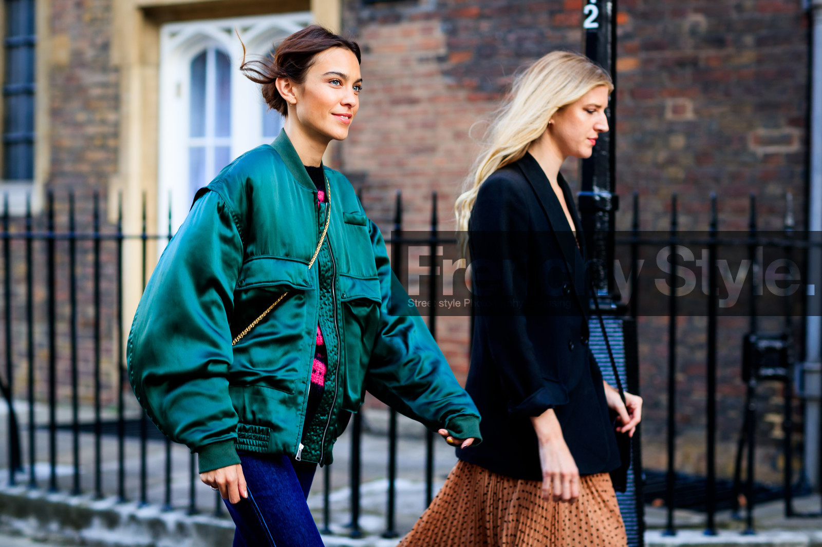 alexa chung, black bag, blue denim, bomber jacket, denim pants, graphic bag, green jacket, jeans, leather bag, pins, printed bag, trousers, fashion week, frenchystyle, FW, jonathan paciullo, street style, LFW, LONDON, SPRING SUMMER 2019, SS 19, atmosphere details, horizontal, detail