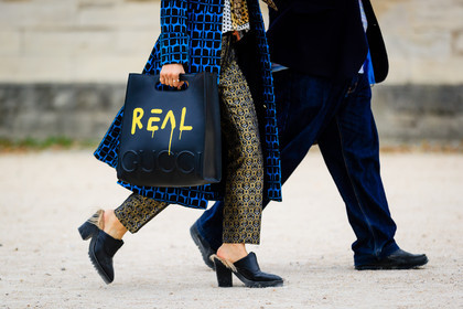 atmosphere details, black bag, black mules, blue coat, brocard, bronze, detail, fashion week, frenchystyle, fur shoes, FW, graphic coat, graphic pants, gucci, high heels, horizontal, jonathan paciullo, leather bag, leather shoes, PARIS, PFW, printed coat, printed pants, SPRING SUMMER 2017, SS 17, street style, trousers