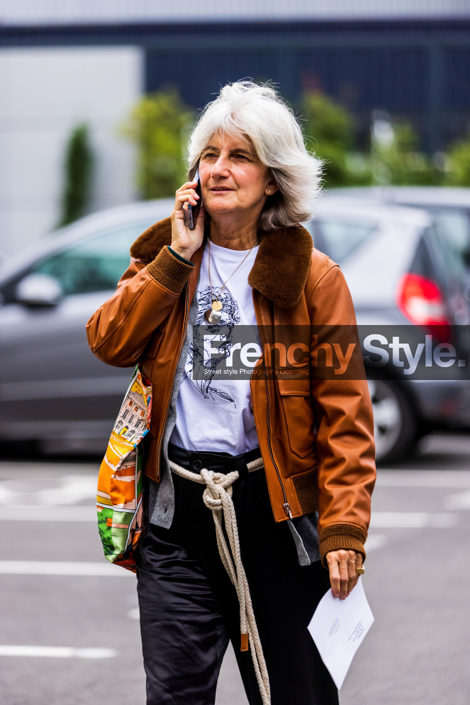bag, belt, black pants, camel jacket, jacket, leather jacket, orange bag, pants, printed bag, printed t-shirt, rope belt, Sophie Fontanel, t-shirt, white t-shirt, PARIS, PFW, fashion week, frenchystyle, FW, jonathan paciullo, street style, SPRING SUMMER 2022, SS 22, vertical, atmosphere details