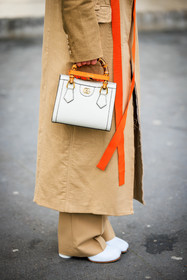gucci handbag, white handbag, bamboo bag, white handbag, leather bag, details, beige trench, white boots, tabi boots, margiela boots, alice & j.s, alice barbier, fashion week, frenchystyle, FW, jonathan paciullo, street style, AUTUMN WINTER 2022-2023, FALL WINTER 2022_2023, FW 22-23, PFW, PARIS, vertical, detail