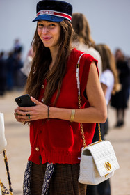 bag, brown pants, cap, cargidan, chain bag, checked pants, dior bag, Estelle Chemouny, gold bracelet, leather bag, logo print, pants, print, quilted bag, red cardigan, red knit, rings, sleveless knit, tartan pants, velvet cap, white bag, street style, jonathan paciullo, FW, frenchystyle, fashion week, PFW, PARIS, SPRING SUMMER 2022, SS 22, vertical, atmosphere details