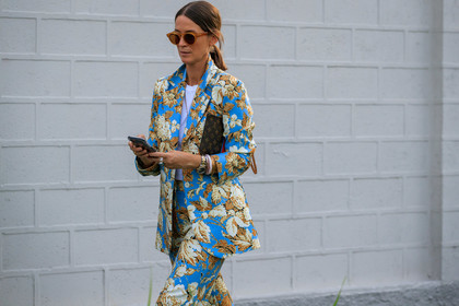 emily zak, rolex watch, silver and golden watch, man style watch, floral print jacket, floral printed pants, floral printed suits, light blue jacket, light blue pants, yellow jacket, yellow pants, louis vuitton clutch, monogrammed clutch, fashion week, frenchystyle, FW, jonathan paciullo, street style, MFW, MILAN, SPRING SUMMER 2020, SS 20