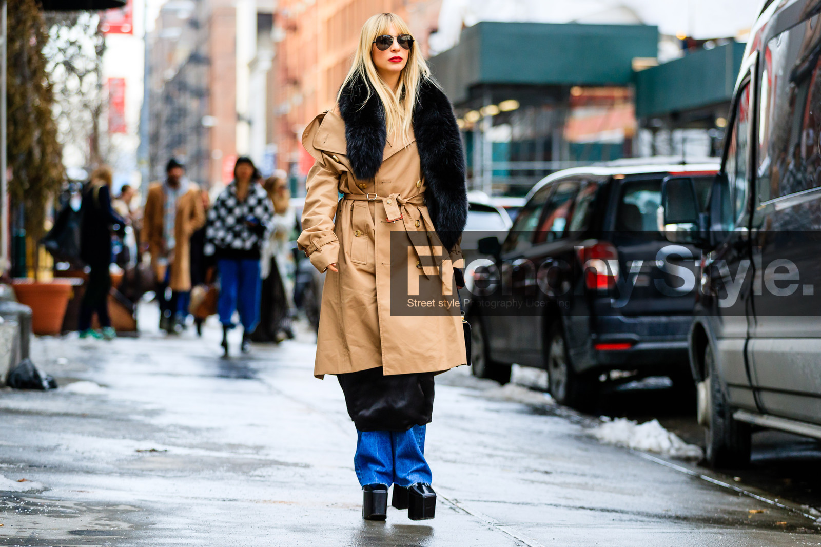atmosphere details, AUTUMN WINTER 2017-2018, AW 17-18, beige coat, black boots, black fur, blue denim, denim pants, FALL WINTER 2017-2018, fashion week, frenchystyle, full length, fur scarf, FW, FW 17-18, high heels, horizontal, jeans, jonathan paciullo, kerry pieri, leather boots, NEW YORK, NYFW, red lips, street style, sunglasses, trench coat, trousers