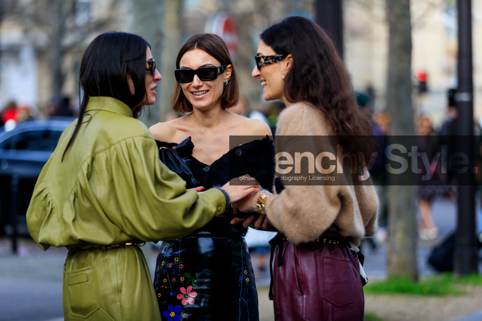 giorgia tordini, alessandra ambrosio, black cardigan, black vinyl skirt, black sunglasses, square shape glasses, half shoulder cardigan, floral printed skirt, pink skirt, miu miu look, miu miu cardigan, miu miu skirt, painted skirt, blue skirt, yellow skirt, fashion week, frenchystyle, FW, jonathan paciullo, street style, PFW, PARIS, horizontal, atmosphere details, detail