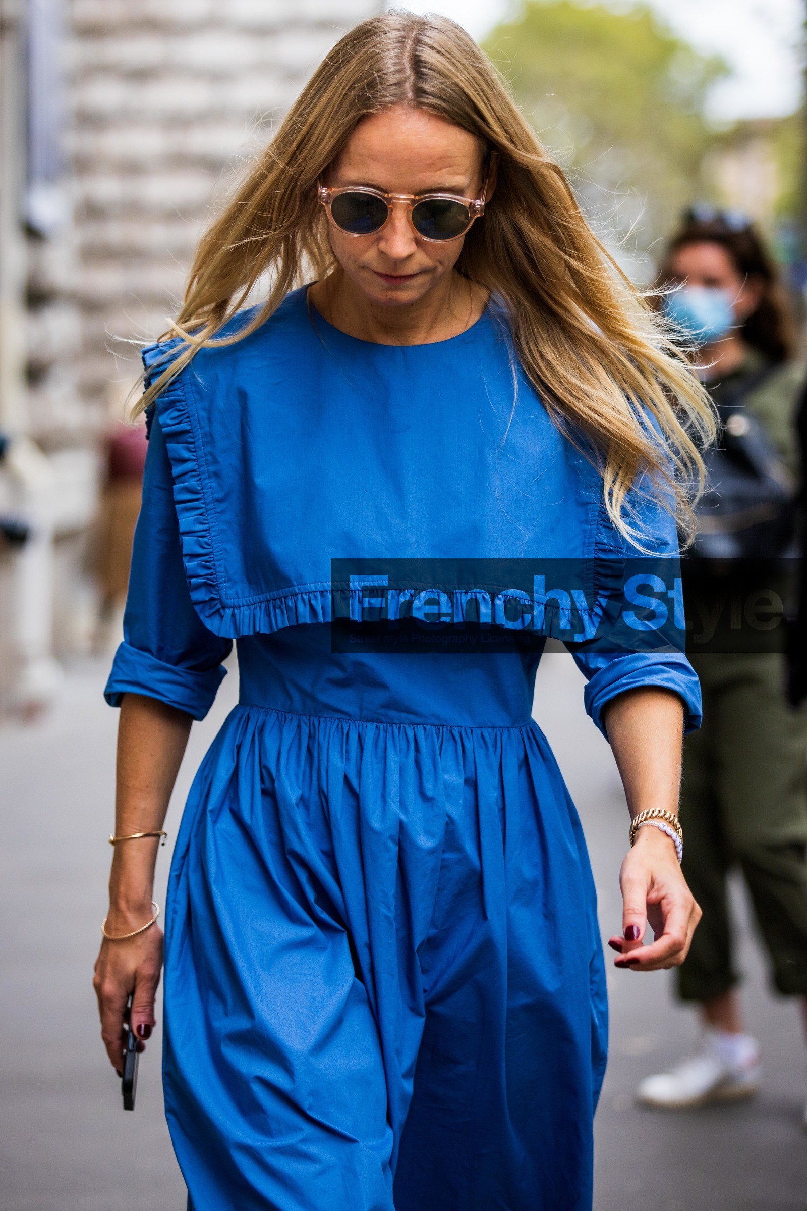 blue dress, collar, dress, pink sunglasses, ruffles, sunglasses, street style, jonathan paciullo, FW, frenchystyle, fashion week, PFW, PARIS, SPRING SUMMER 2022, SS 22, vertical, atmosphere details