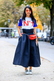 black skirt, chloe, fashion week, frenchystyle, full length, FW, jonathan paciullo, leather bag, leather shoes, leather sneakers, PARIS, PFW, printed t shirt, red bag, shiny shoes, SPRING SUMMER 2017, SS 17, street style, sunglasses, vertical, white sneakers, white t shirt, yuyu zhangzou