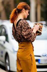 animal print, brown bag, brown sweater, camel pants, fur bag, graphic bag, graphic sweater, leopard, printed bag, printed sweater, sunglasses, trousers, MILAN, MFW, fashion week, frenchystyle, FW, jonathan paciullo, street style, AUTUMN WINTER 2019-2020, AW 19-20, FALL WINTER 2019-2020, FW 19-20, vertical, atmosphere details, detail