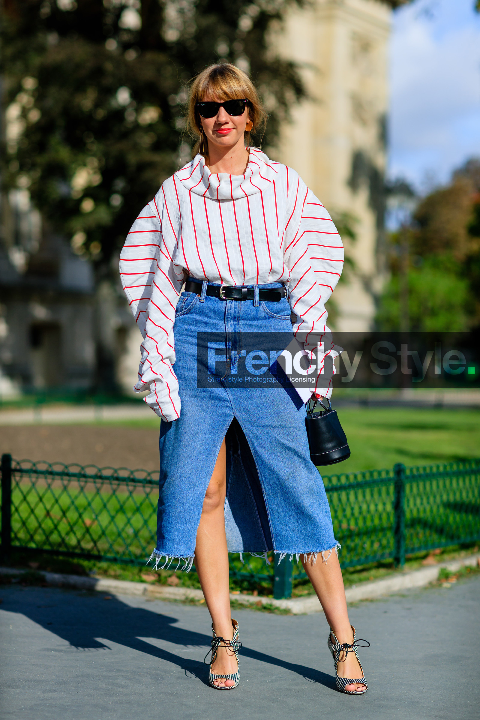 black bag, black belt, blue denim, denim skirt, fashion week, frenchystyle, full length, FW, graphic shirt, high heels, jonathan paciullo, leather bag, leather belt, leather shoes, levis, lisa aiken, PARIS, PFW, SPRING SUMMER 2017, SS 17, street style, striped shirt, sunglasses, vertical, white shirt