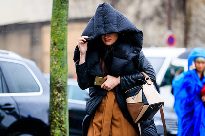 atmosphere details, AUTUMN WINTER 2017-2018, AW 17-18, beige bag, black jacket, camel pants, detail, down jacket, FALL WINTER 2017-2018, fashion week, frenchystyle, FW, FW 17-18, graphic bag, horizontal, jonathan paciullo, leather bag, loewe, PARIS, patchwork, PFW, printed bag, street style, trousers