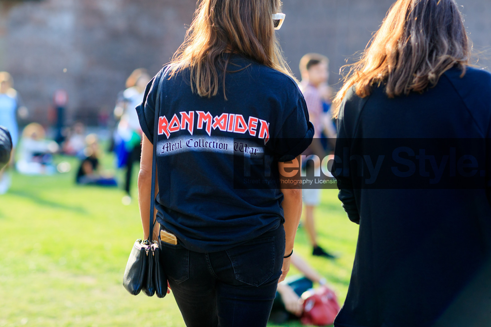 atmosphere details, black bag, black denim, black t shirt, céline, denim pants, detail, fashion week, frenchystyle, FW, horizontal, jeans, jonathan paciullo, leather bag, MFW, MILAN, printed t shirt, SPRING SUMMER 2018, SS 18, street style, tone on tone, total look black, trousers
