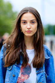 atmosphere details, blue denim, camille hurel, denim jacket, detail, fashion week, frenchystyle, FW, jonathan paciullo, LFW, LONDON, model, portrait, printed t shirt, SPRING SUMMER 2017, SS 17, street style, vertical, white t shirt, woman
