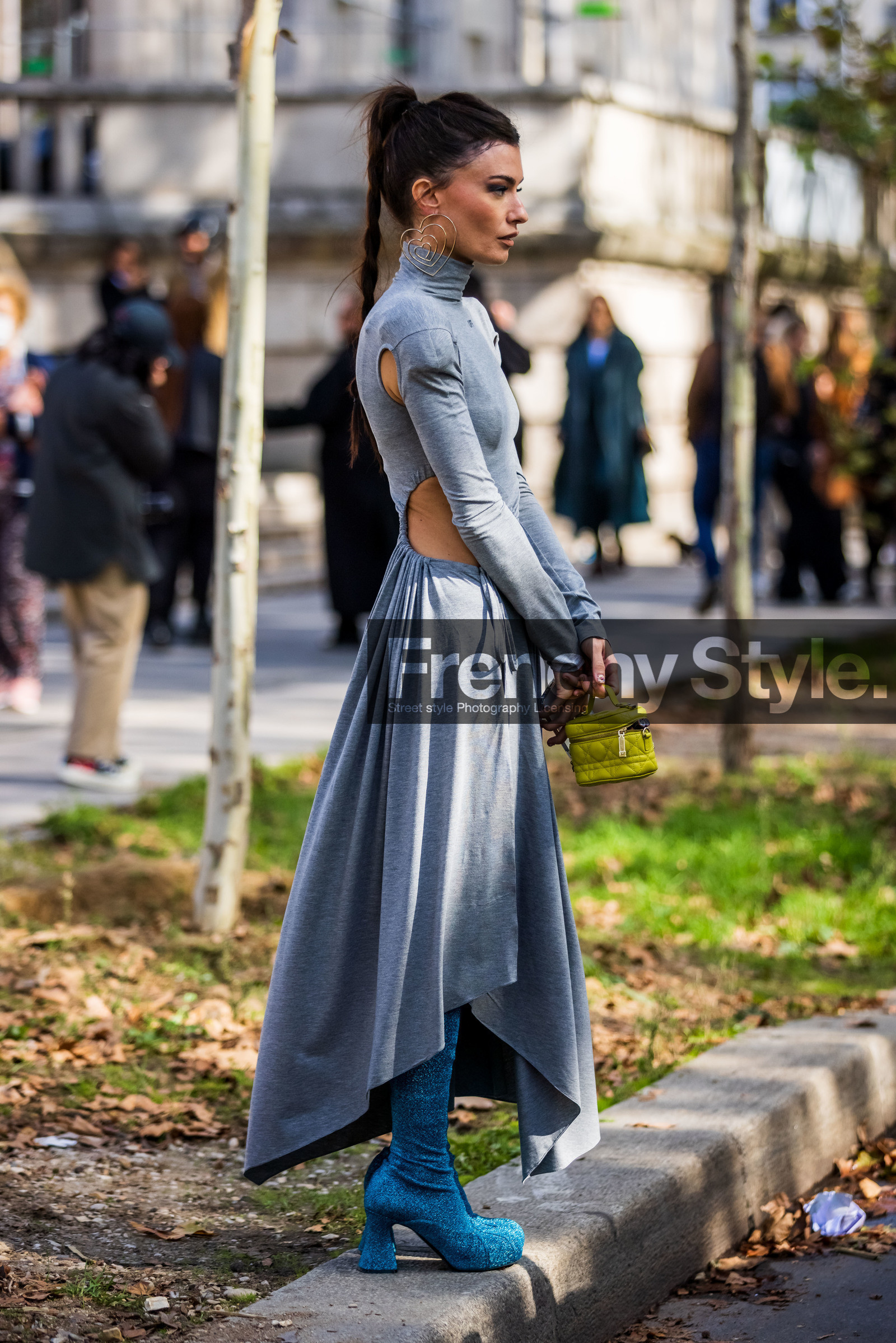 Angela Rozas Saiz, bag, blue boots, boots, cut out dress, dior bag, dress, earrings, grey dress, heart earrings, high boots, off white look, ponytail, quilted bag, shiny boots, silver earrings, yellow bag, street style, jonathan paciullo, FW, frenchystyle, fashion week, PFW, PARIS, SPRING SUMMER 2022, SS 22, vertical, full length