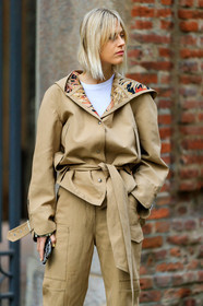 beige jacket, beige pants, linda tol, tone on tone, total look beige, trousers, white t shirt, MILAN, MFW, fashion week, frenchystyle, FW, jonathan paciullo, street style, AUTUMN WINTER 2019-2020, AW 19-20, FALL WINTER 2019-2020, FW 19-20, vertical, atmosphere details, detail
