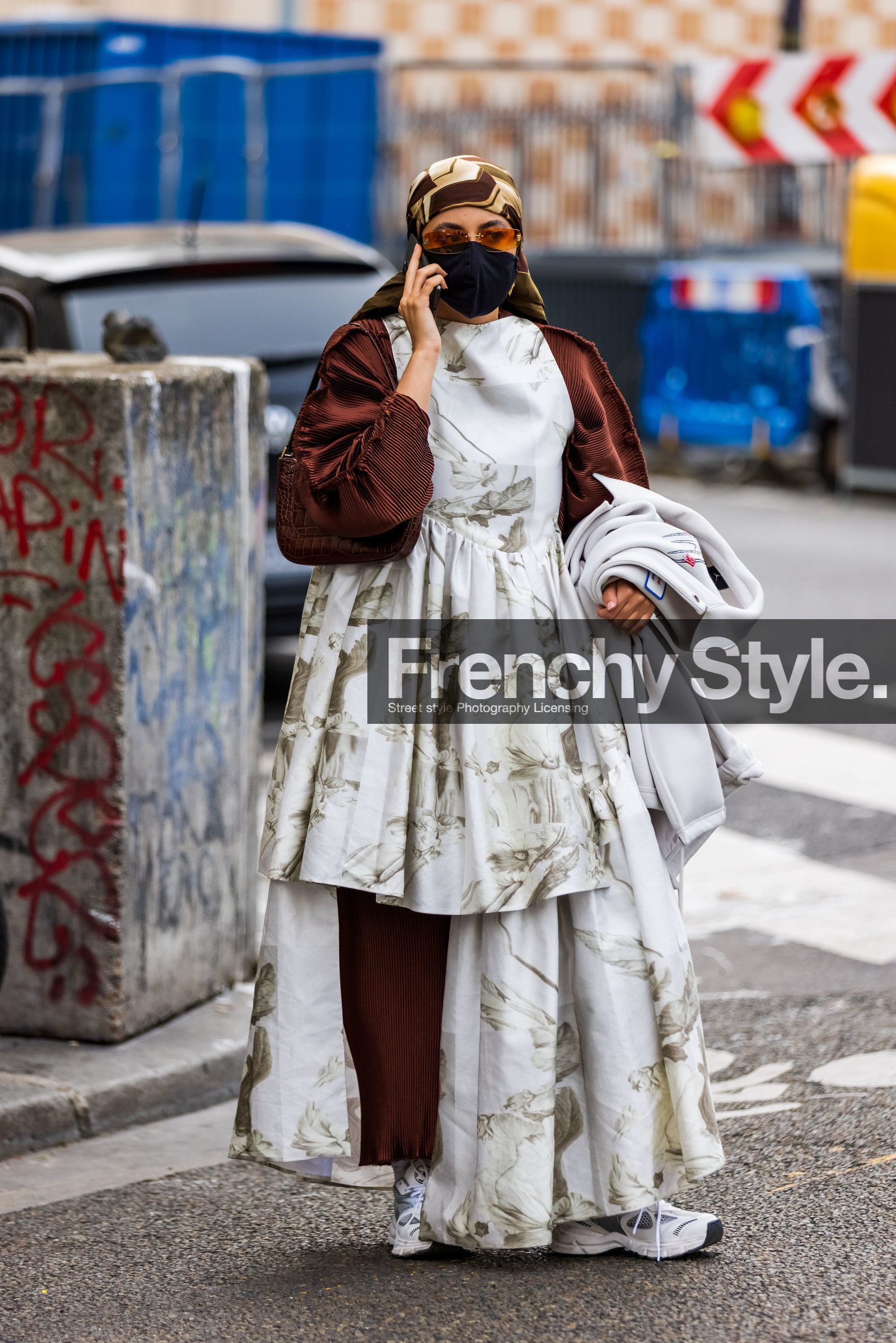 bag, beige scarf, brown bag, brown dress, croco bag, dress, facial mask, floral dress, floral print, flower, grey dress, hijab, layering, leather bag, orange sunglasses, pleated dress, print, printed scarf, scarf, sneakers, white sneakers, fashion week, frenchystyle, FW, jonathan paciullo, street style, PFW, PARIS, SPRING SUMMER 2022, SS 22, vertical, full length