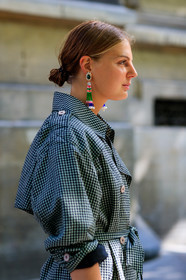 atmosphere details, belted coat, claire beermann, detail, earrings, fashion week, frenchystyle, FW, gingham, graphic coat, jonathan paciullo, MENSWEAR, PARIS, PFW, printed coat, SPRING SUMMER 2018, SS 18, street style, trench coat, vertical