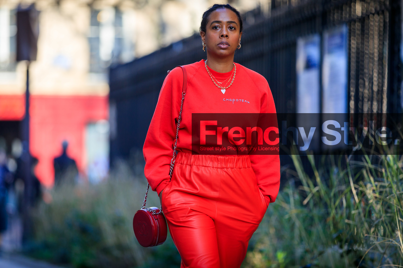 chanel handbag, leather bag, necklace, red bag, red pants, red sweater, tone on tone, total look red, trousers, PARIS, PFW, street style, jonathan paciullo, FW, frenchystyle, fashion week, AUTUMN WINTER 2019-2020, AW 19-20, FALL WINTER 2019-2020, FW 19-20, horizontal, atmosphere details, detail