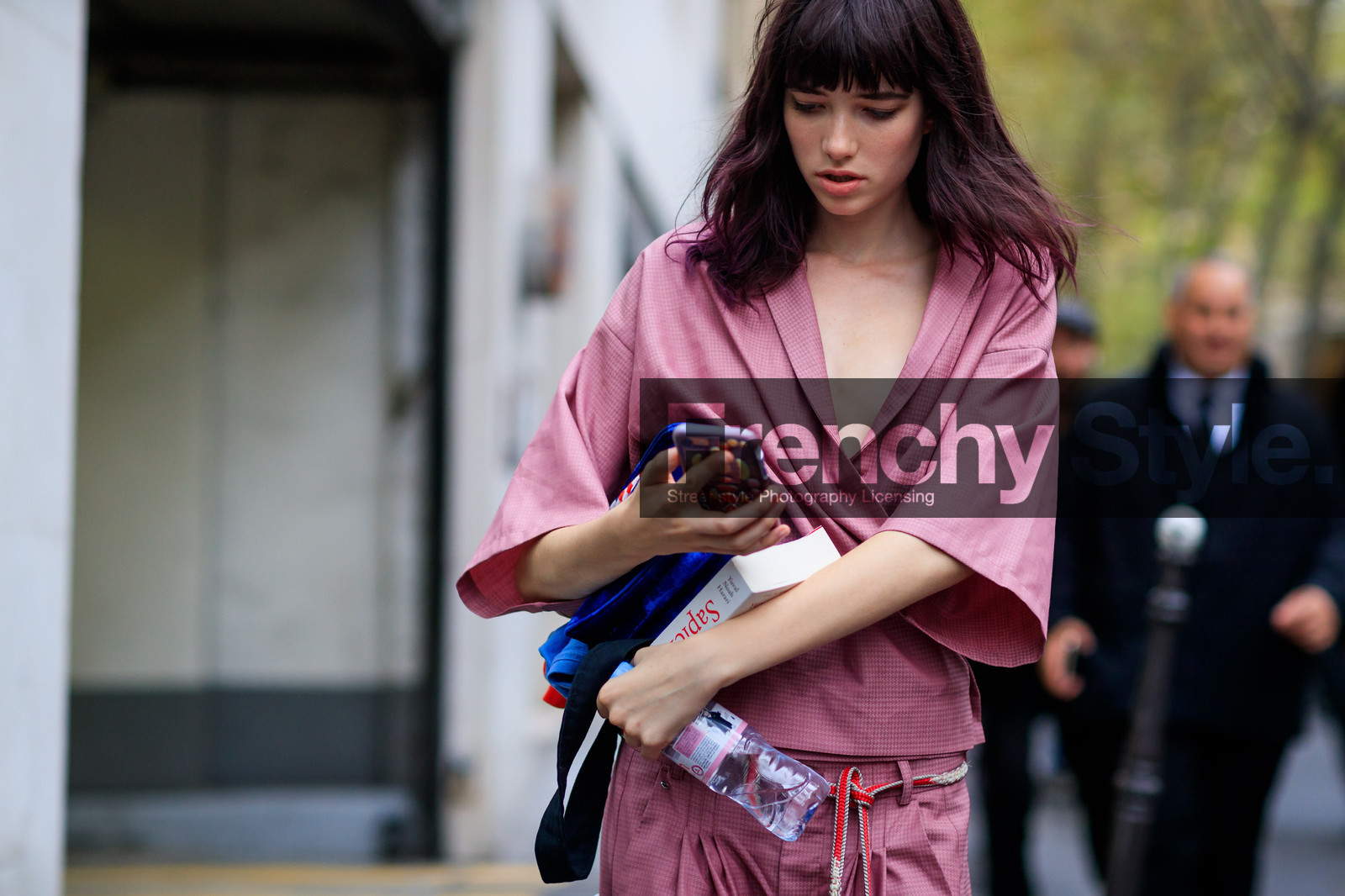 atmosphere details, detail, fashion week, frenchystyle, FW, horizontal, jonathan paciullo, leather bag, long hair, PARIS, PFW, pink pants, pink shirt, SPRING SUMMER 2018, SS 18, street style, trousers, model
