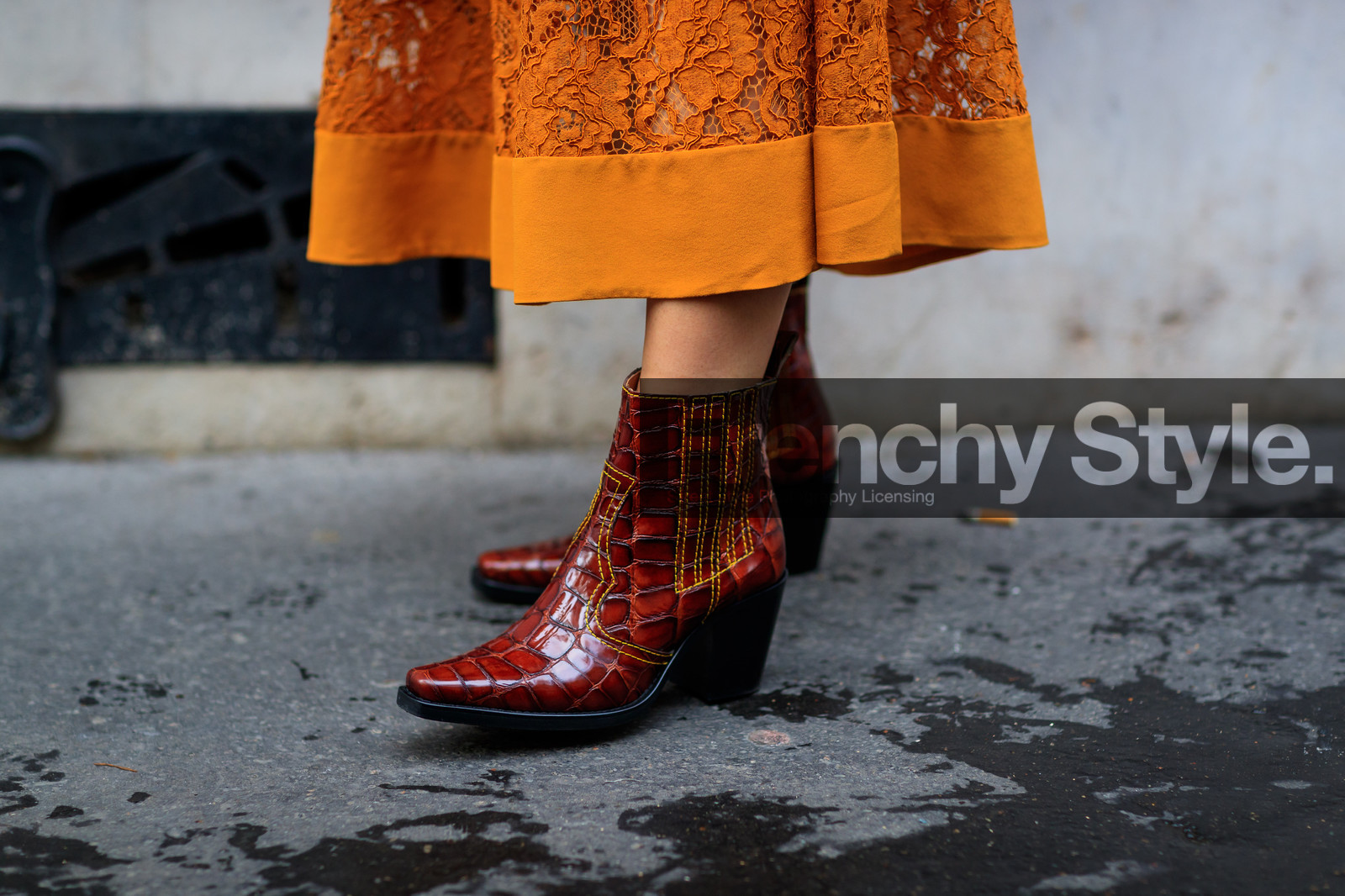 atmosphere details, brown boot, crocodile, detail, fashion week, frenchystyle, FW, graphic skirt, high heels, horizontal, jonathan paciullo, leather shoes, PARIS, PFW, printed skirt, SPRING SUMMER 2018, SS 18, street style
