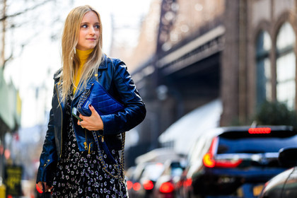 black bag, black dress, black jacket, black perfecto, blue bag, graphic dress, leather bag, leather jacket, leather perfecto, printed dress, yellow sweater, street style, jonathan paciullo, FW, frenchystyle, fashion week, NYFW, NEW YORK, AUTUMN WINTER 2018-2019, AW 18-19, FALL WINTER 2018-2019, FW 18-19, atmosphere details, horizontal, detail, Charlotte Groeneveld