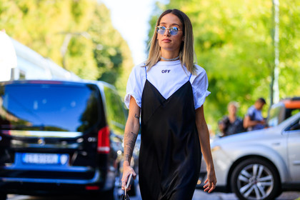 atmosphere details, black dress, detail, fashion week, frenchystyle, FW, horizontal, jonathan paciullo, MFW, MILAN, off white, printed t shirt, SPRING SUMMER 2018, SS 18, street style, sunglasses, white t shirt