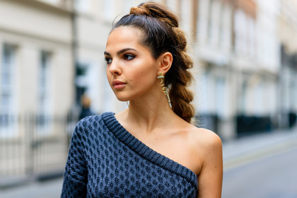 asymetric, atmosphere details, blue sweater, braids, detail, doina ciobanu, earrings, fashion week, frenchystyle, FW, horizontal, jonathan paciullo, LFW, LONDON, one shoulder, SPRING SUMMER 2017, SS 17, street style, woman