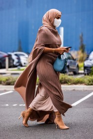 bag, blue bag, boots, bracelet, dress, facial mask, gold bracelet, hijab, leather bag, long dress, nude boots, nude dress, pleated, pleated dress, tods bag, PARIS, PFW, fashion week, frenchystyle, FW, jonathan paciullo, street style, SPRING SUMMER 2022, SS 22, vertical, full length