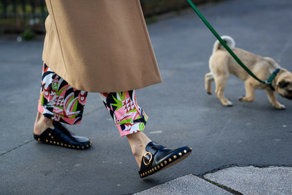 black shoes, camel coat, golden details, graphic pants, leather shoes, multicolor pants, printed pants, studs, trousers, MILAN, MFW, fashion week, frenchystyle, FW, jonathan paciullo, street style, AUTUMN WINTER 2019-2020, AW 19-20, FALL WINTER 2019-2020, FW 19-20, atmosphere details, detail, horizontal