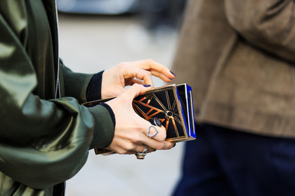atmosphere details, AUTUMN WINTER 2016-2017, AW 16-17, bomber jacket, detail, FALL WINTER 2016-2017, fashion week, frenchystyle, FW, FW 16-17, geometric, golden bag, golden details, graphic bag, graphic clutch, green bag, green jacket, horizontal, jonathan paciullo, kaki jacket, LFW, LONDON, MENSWEAR, metallic bag, metallic clutch, rings, street style