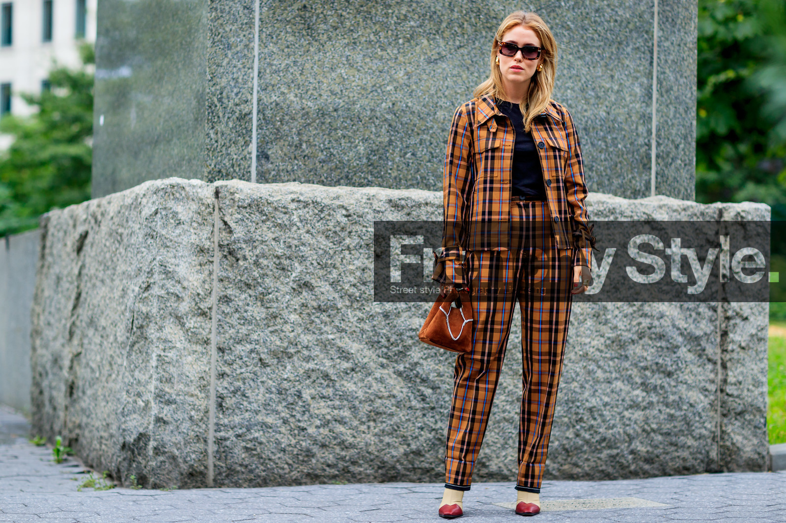 Annabel Rosendahl, beige boots, black sweater, brown bag, brown jacket, brown pants, brown suit, checked, checked suit, céline, graphic jacket, graphic pants, graphic suit, high heels, leather bag, leather shoes, plaid, printed jacket, printed pants, printed suit, sunglasses, tartan, trousers, fashion week, frenchystyle, FW, jonathan paciullo, street style, NYFW, NEW YORK, SPRING SUMMER 2019, SS 19, atmosphere details, horizontal, full length