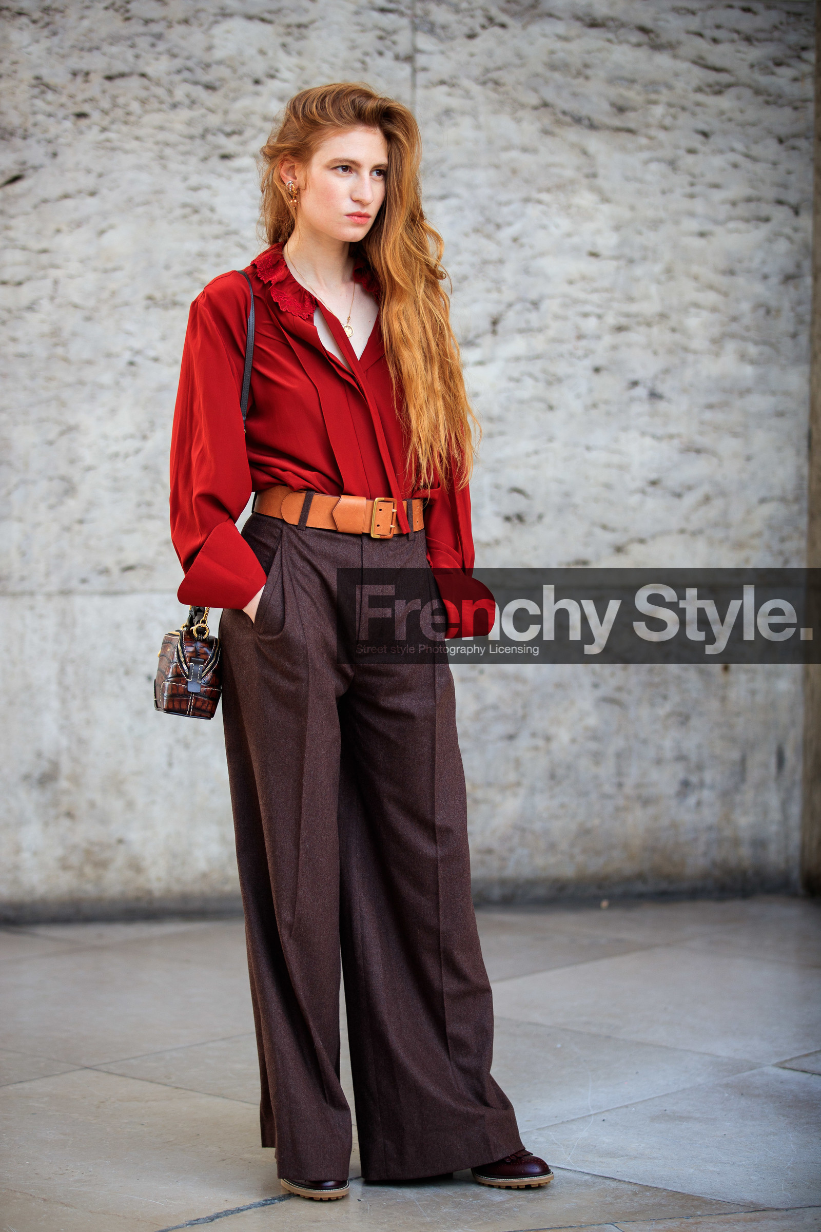 red blouse, brown pants, loose pants, lavalliere collar, camel leather belt, belted pants, brown leather bag, shoulder bag, animal skin bag, chloe bag, chloe blouse, chloe look, chloe pants, fashion week, frenchystyle, FW, jonathan paciullo, street style, PFW, PARIS, SPRING SUMMER 2021, SS 21, vertical, full length