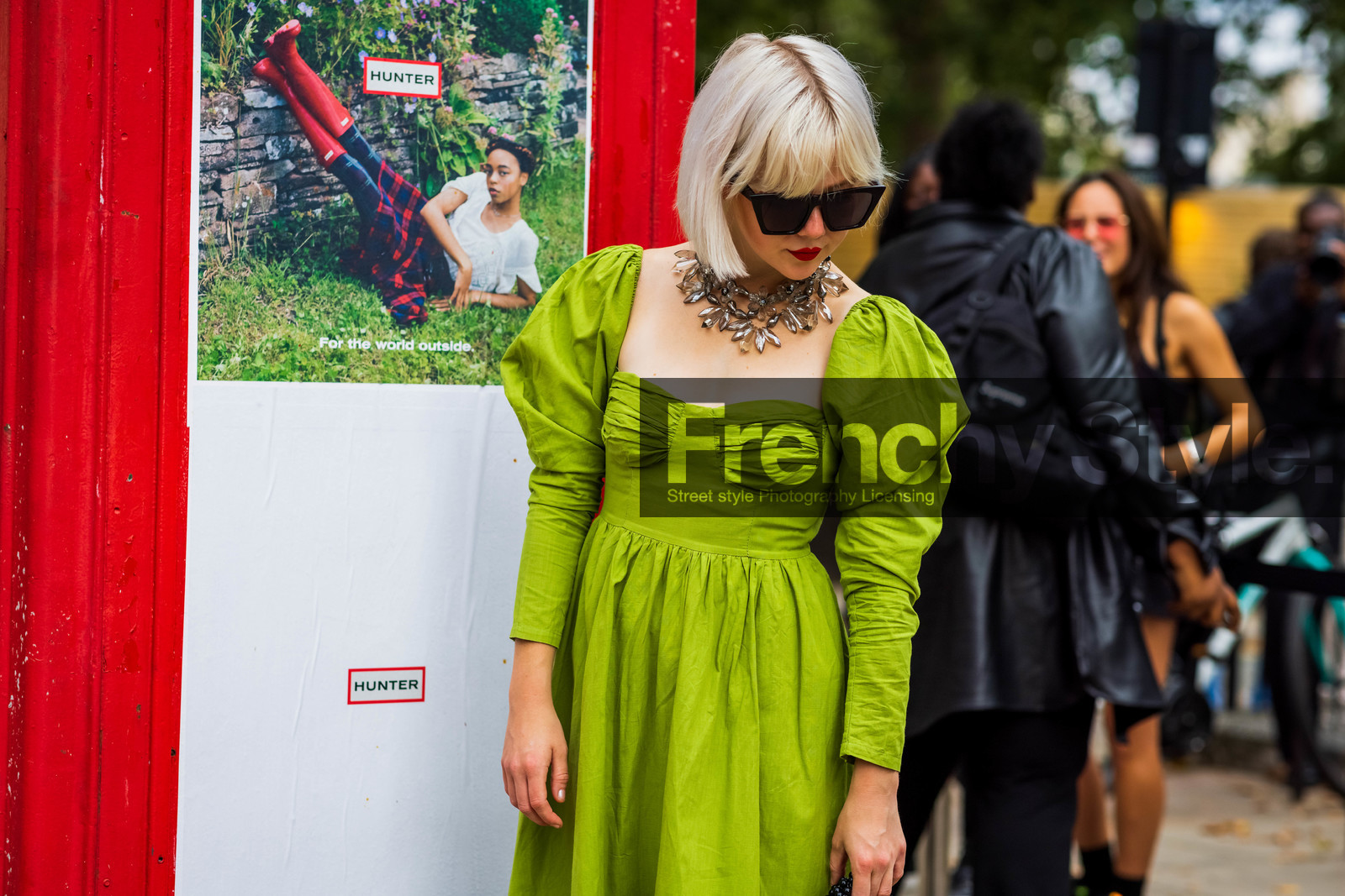 green, midi dress, dress, necklace, sunglasses, fashion week, frenchystyle, FW, jonathan paciullo, street style, SPRING SUMMER 2022, SS 22, LFW, LONDON, horizontal, atmosphere details, detail