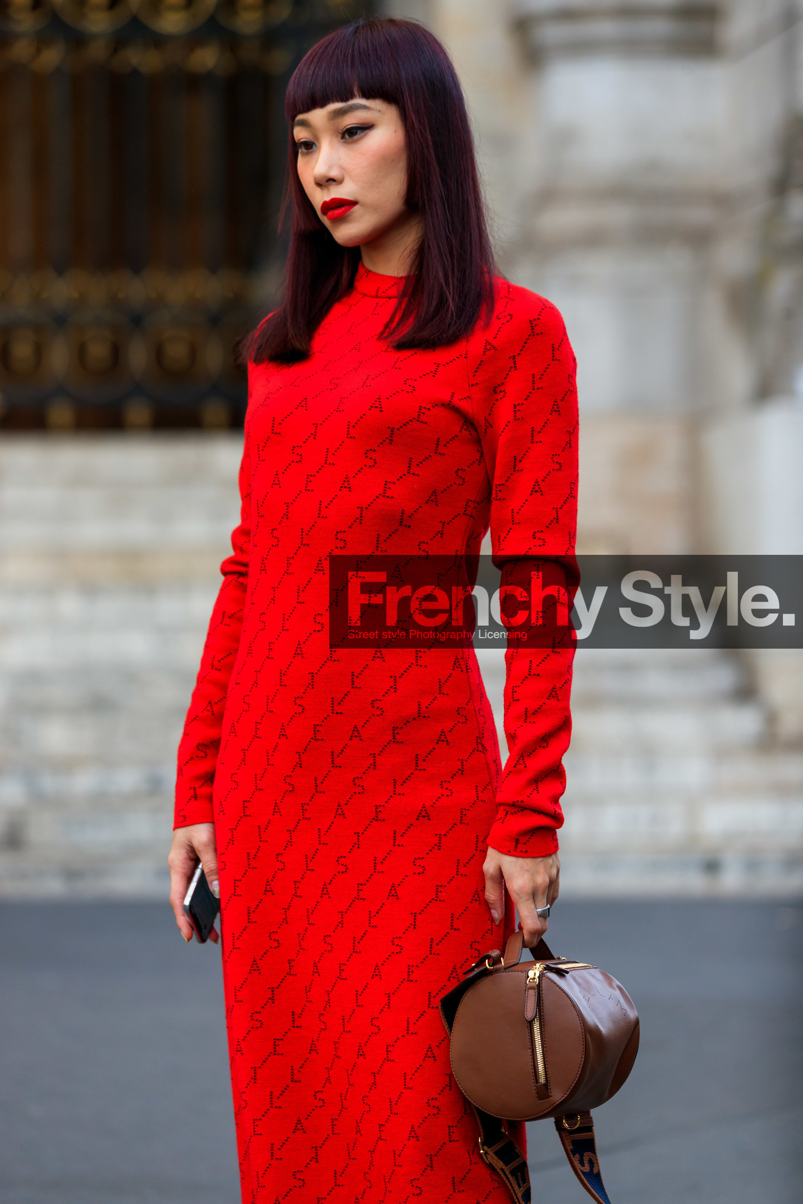 mademoiselle yulia, stella mccartney bag, stella mccartney dress, red dress, long dress, long sleeves dress, knit dress, knitwear, brown leather bag, round shape bag, bowling bag, hand bag, tight dress, PARIS, PFW, SPRING SUMMER 2020, SS 20, fashion week, frenchystyle, FW, jonathan paciullo, street style, vertical, atmosphere details, detail