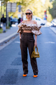 bag, black sunglasses, brown pants, crop top, fluffly bag, jacquemus bag, Justyna Czerniak, kakhi bag, off shoulder top, orange sandals, pants, prada sandals, ruffled top, ruffles, sandals, square sunglasses, sunglasses, street style, jonathan paciullo, FW, frenchystyle, fashion week, PFW, PARIS, SPRING SUMMER 2022, SS 22, vertical, full length