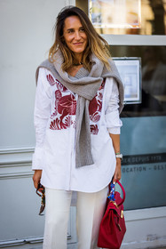 bag, beige knitwear, hermes bag, leather bag, pants, print, printed shirt, red bag, shirt, white pants, white shirt, street style, jonathan paciullo, FW, frenchystyle, fashion week, PFW, PARIS, SPRING SUMMER 2022, SS 22, vertical, atmosphere details