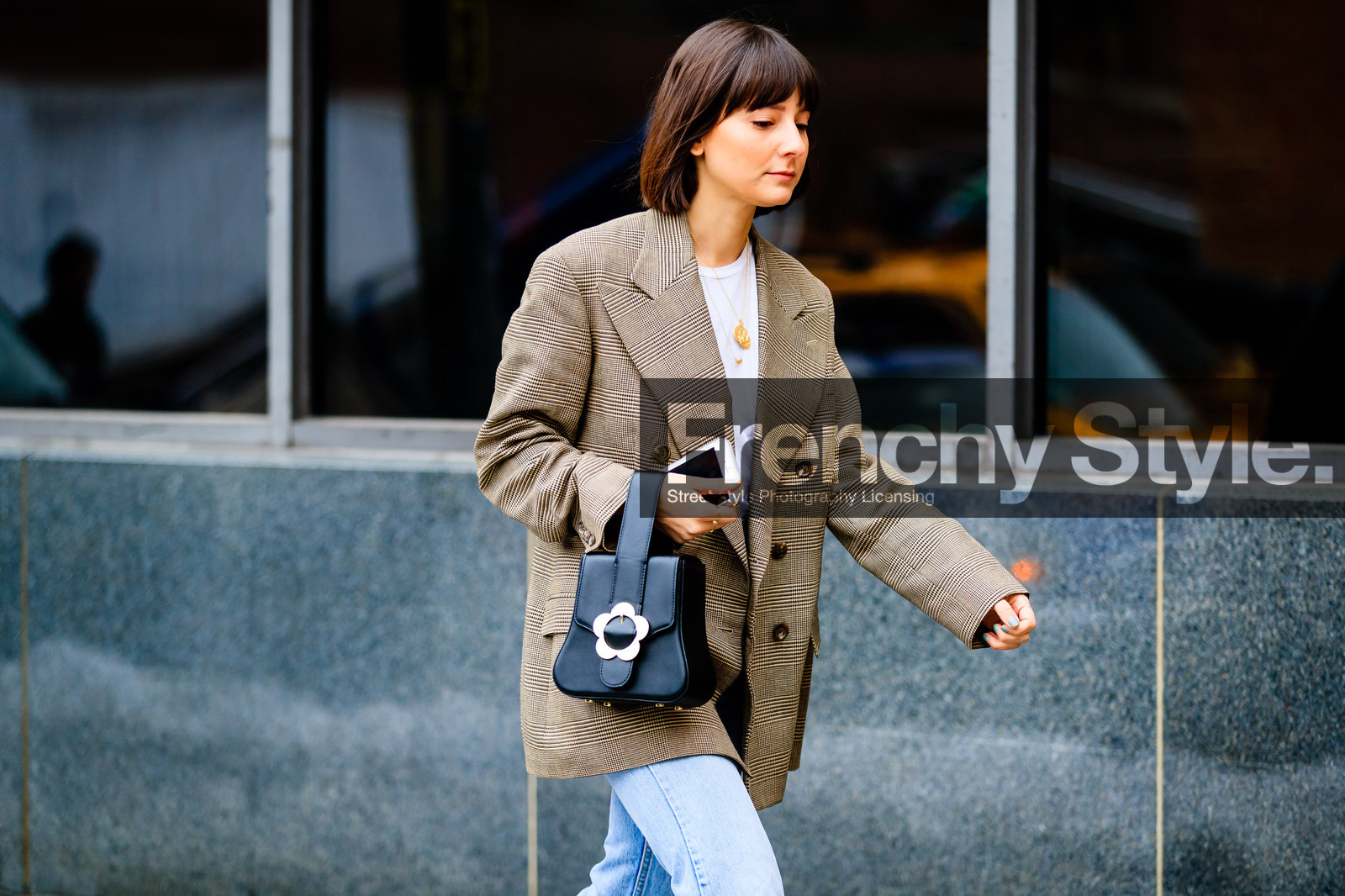 atmosphere details, AUTUMN WINTER 2017-2018, AW 17-18, black bag, blazer, blue denim, brown jacket, denim pants, detail, FALL WINTER 2017-2018, fashion week, flower, frenchystyle, FW, FW 17-18, horizontal, jeans, jonathan paciullo, leather bag, NEW YORK, NYFW, street style, trousers, white t shirt