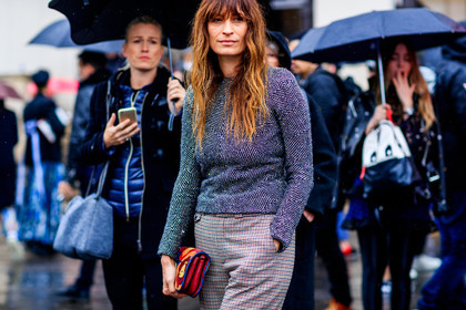 atmosphere details, AUTUMN WINTER 2017-2018, AW 17-18, beige pants, caroline de maigret, checked pants, detail, FALL WINTER 2017-2018, fashion week, frenchystyle, FW, FW 17-18, graphic bag, graphic pants, grey sweater, horizontal, jonathan paciullo, leather bag, orange bag, PARIS, PFW, plaid, printed bag, printed pants, red bag, street style, suede bag, trousers