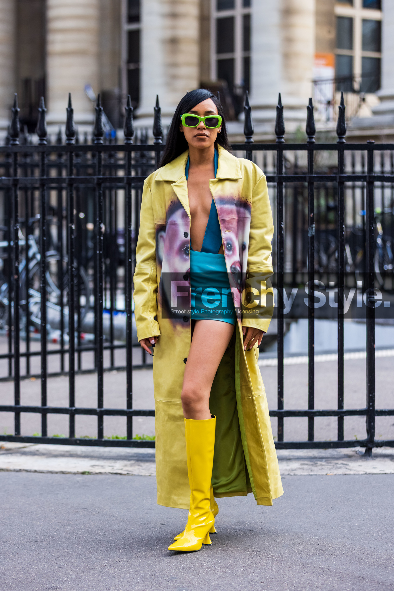 Aleali May, blue body, blue skirt, boots, coat, color, fluo green sunglasses, green sunglasses, leather boots, leather coat, mini skirt, print, printed coat, skirt, sunglasses, turquoise skirt, yellow boots, yellow coat, street style, jonathan paciullo, FW, frenchystyle, fashion week, PFW, PARIS, SPRING SUMMER 2022, SS 22, vertical, full length