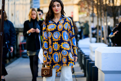 blue shirt, brown bag, camélia jordana, chloé, leather bag, printed shirt, trousers, white pants, PARIS, PFW, street style, jonathan paciullo, FW, frenchystyle, fashion week, AUTUMN WINTER 2019-2020, AW 19-20, FALL WINTER 2019-2020, FW 19-20, horizontal, atmosphere details, detail