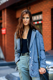 atmosphere details, black bag, black sweater, blazer, checked jacket, checked pants, checked suit, detail, fashion week, frenchystyle, FW, graphic jacket, graphic pants, graphic suit, grey jacket, grey pants, grey suit, jonathan paciullo, leather bag, LFW, LONDON, model, plaid, printed jacket, printed pants, printed suit, SPRING SUMMER 2018, SS 18, street style, tartan, trousers, vertical