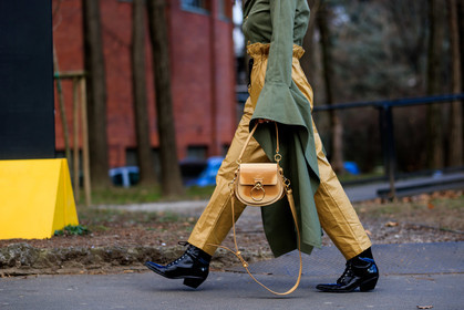 beige bag, beige pants, black shoes, chloé, green shirt, leather bag, leather shoes, oversize, trousers, xenia adonts, MILAN, MFW, fashion week, frenchystyle, FW, jonathan paciullo, street style, AUTUMN WINTER 2019-2020, AW 19-20, FALL WINTER 2019-2020, FW 19-20, atmosphere details, detail, horizontal