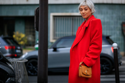 camel bag, chloé, kim jones, leather bag, red coat, PARIS, PFW, street style, jonathan paciullo, FW, frenchystyle, fashion week, AUTUMN WINTER 2019-2020, AW 19-20, FALL WINTER 2019-2020, FW 19-20, horizontal, atmosphere details, detail
