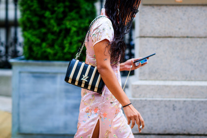 black and white bag, graphic bag, graphic dress, japanese print, leather bag, louis vuitton, pink dress, printed bag, printed dress, striped bag, fashion week, frenchystyle, FW, jonathan paciullo, street style, NYFW, NEW YORK, SPRING SUMMER 2019, SS 19, atmosphere details, horizontal, detail